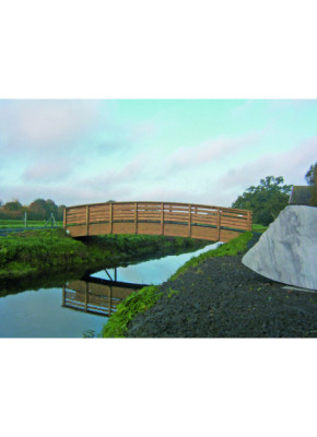 PASSERELLE PIÉTONNE CINTRÉE EN BOIS