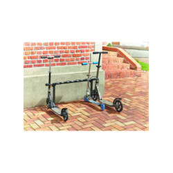 SUPPORT TROTTINETTE SUR PIEDS